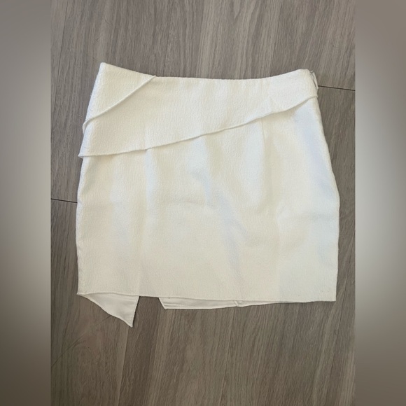 Line & dot revolve brand sold out gravity asymmetrical white mini skirt - Picture 7 of 7